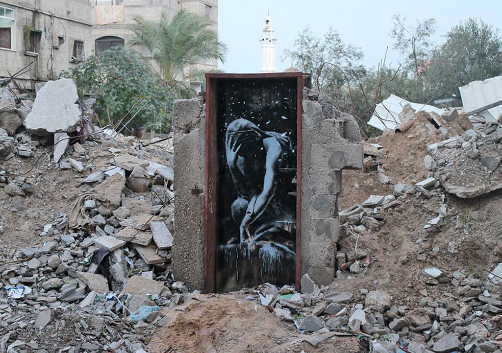 Ο Banksy στη Γάζα: Γκράφιτι στα χαλάσματα [ΦΩΤΟ+ΒΙΝΤΕΟ]