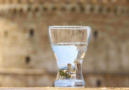 Δωρεάν νερό σε οικονομικά αδύναμους από την ΕΥΑΘ