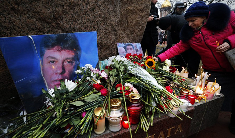Ποροσένκο: Ο Νεμτσόφ θα αποκάλυπτε ρωσική εμπλοκή στην Ουκρανία