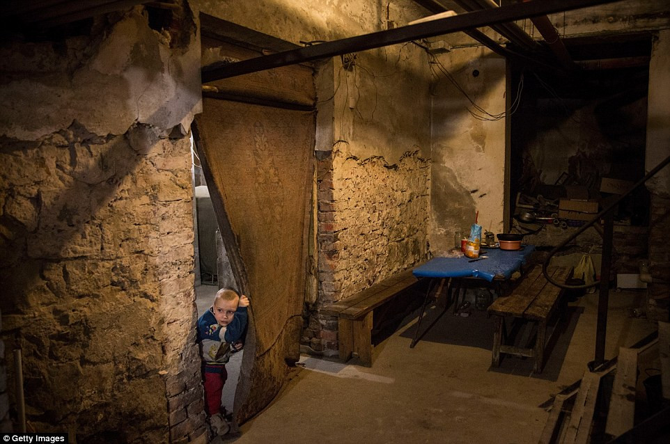 Η ζωή σ’ ένα υπόγειο καταφύγιο του Ντονέτσκ