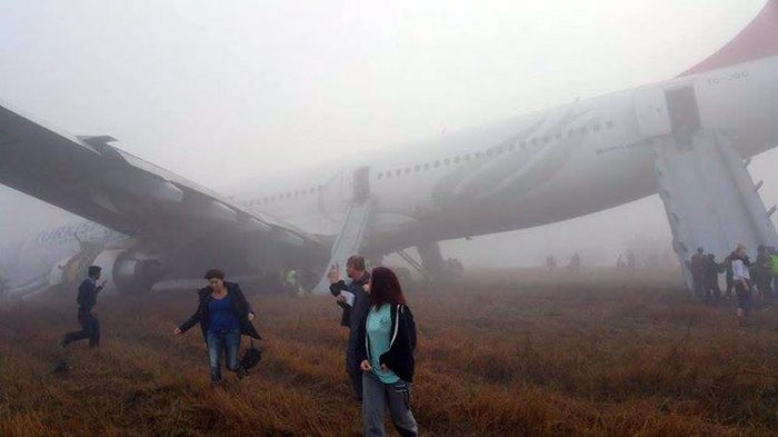 Τουρκικό αεροσκάφος συνετρίβη σε αεροδιάδρομο [ΦΩΤΟ+ΒΙΝΤΕΟ]
