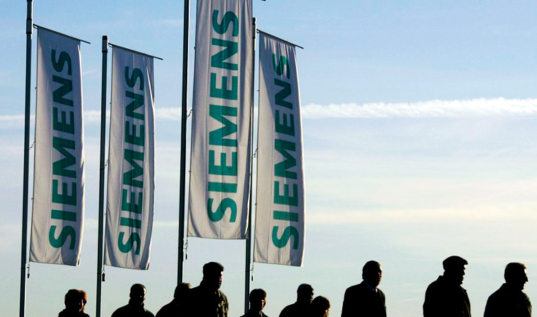Στο εδώλιο 64 άτομα για τις μίζες της Siemens
