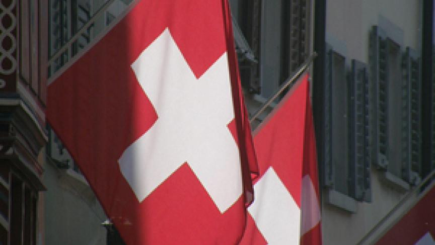 Die Welt: Υπάρχουν 800 δισ. ευρώ αφορολόγητες καταθέσεις Ελλήνων στην Ελβετία