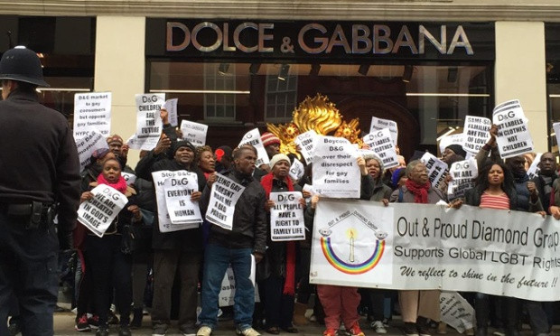 Μετά το μποϊκοτάζ και διαδηλώσεις ενάντια στους Dolce Gabbana