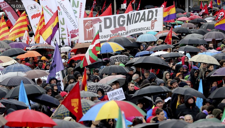 Μαζική διαδήλωση στη Μαδρίτη για «ψωμί, δουλειά, αξιοπρέπεια»
