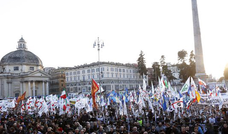 Μαζική διαδήλωση στην Ιταλία κατά της κυβέρνησης Ρέντσι