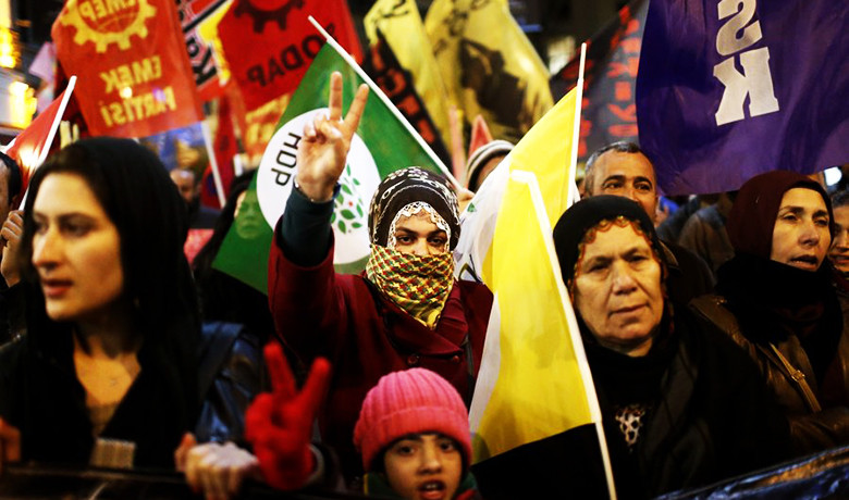 Rojava: Μαθήματα δημοκρατικής αυτοδιαχείρισης από Κούρδους