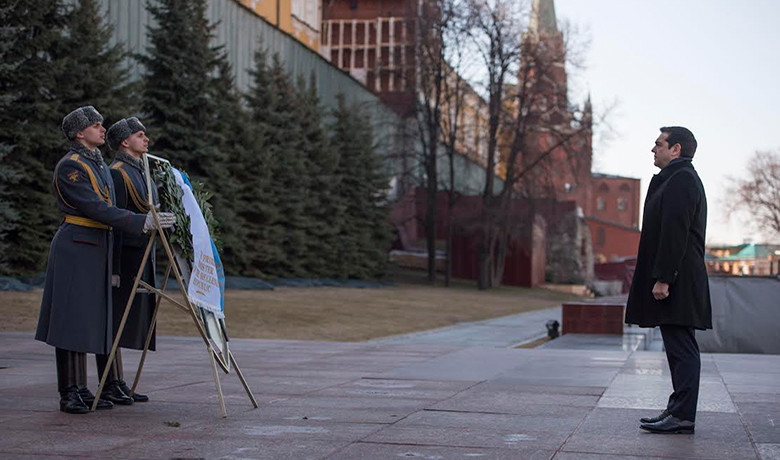 Μόσχα: Ο Τσίπρας κατέθεσε στεφάνι στο μνημείο του Αγνώστου Στρατιώτη [ΒΙΝΤΕΟ+ΦΩΤΟ]