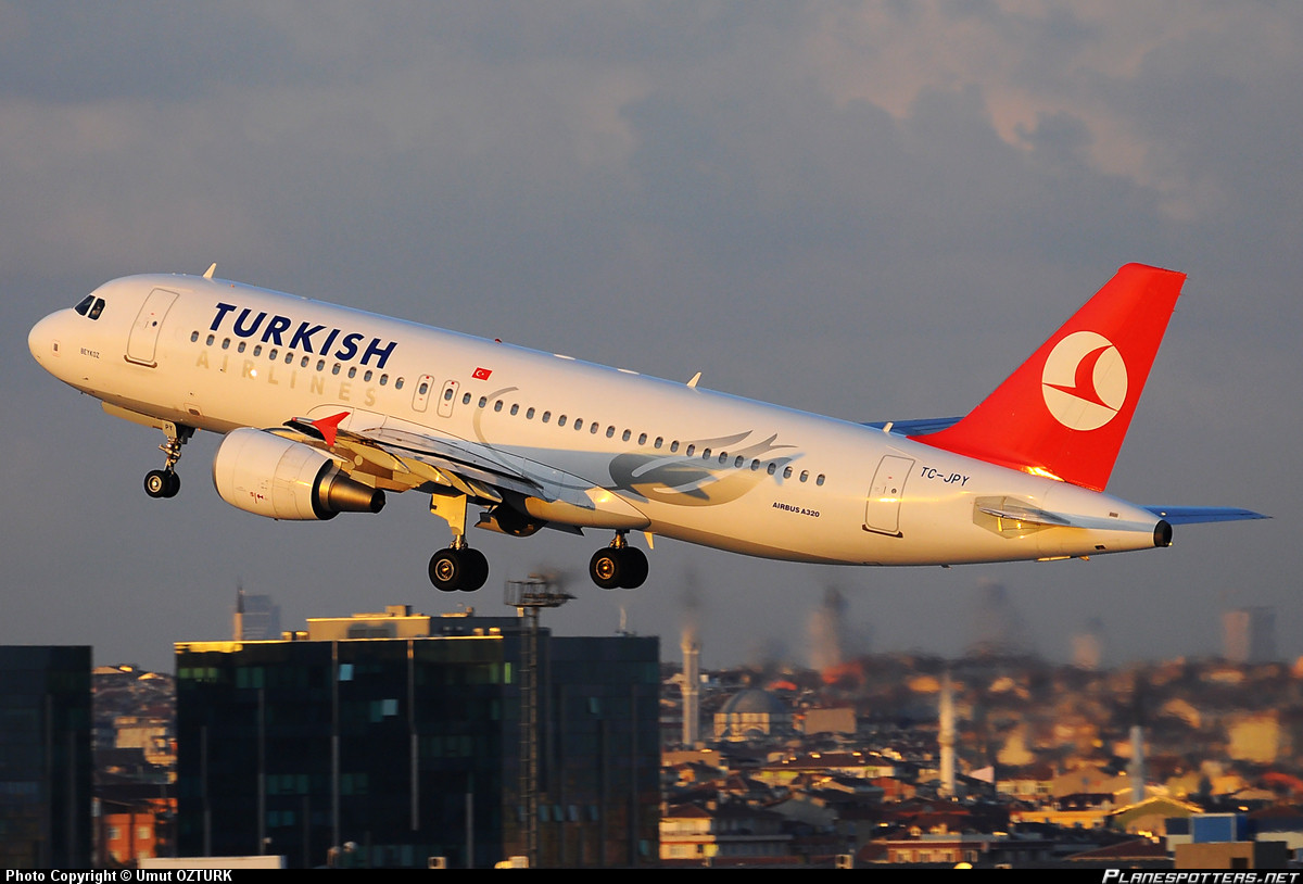 Αναγκαστική προσγείωση τουρκικού αεροσκάφους λόγω σπασμένου τζαμιού