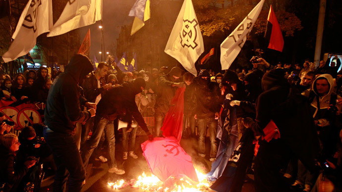 Η Ουκρανία απαγορεύει κομμουνισμό και ναζισμό ενώ ξεπλένει τους συνεργάτες των ναζί