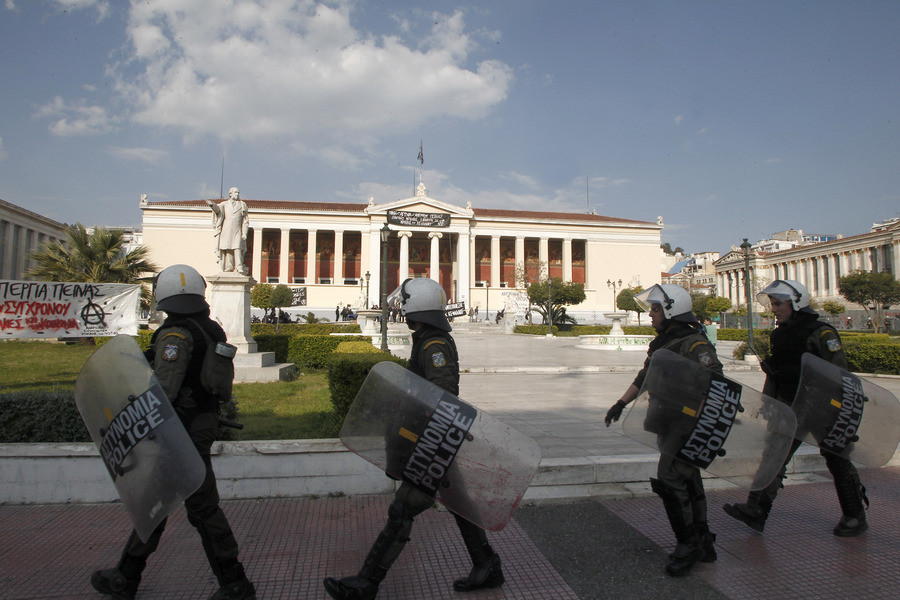 Eλεύθεροι αφέθηκαν οι συλληφθέντες για την κατάληψη στην Πρυτανεία του ΕΚΠΑ