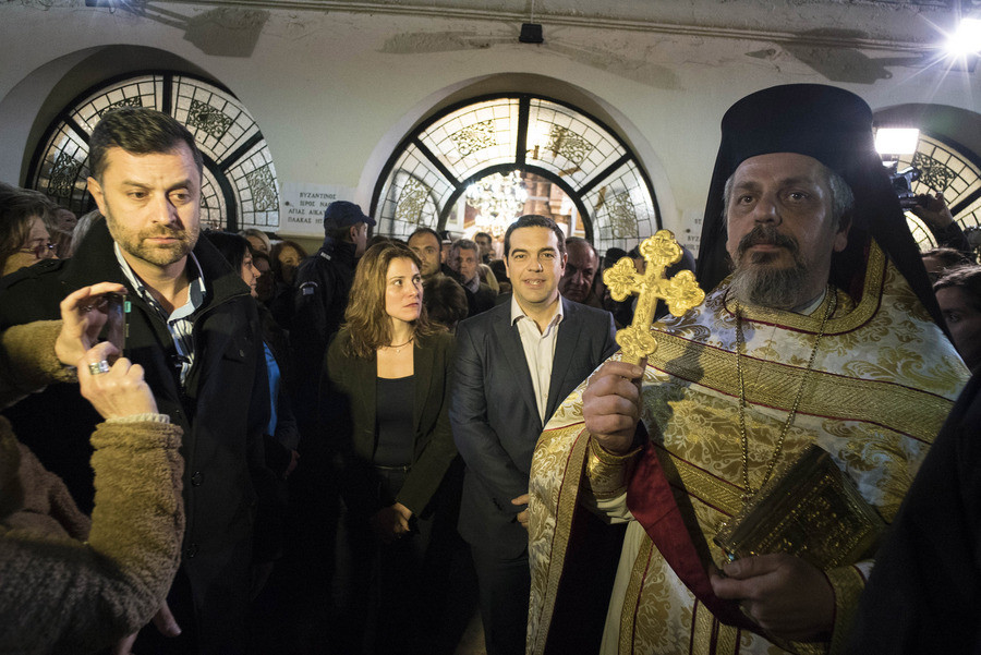 Bild: «Τώρα ο Τσίπρας ικετεύει ακόμα και την Εκκλησία»