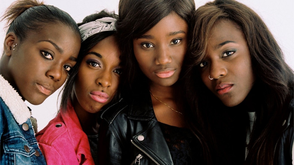 Θαρραλέα «Κορίτσια» αντιμέτωπα με ρατσισμό και bullying