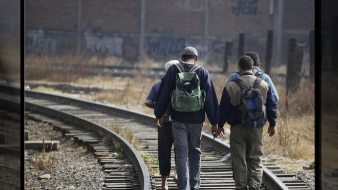 Τρένο παρέσυρε 14 μετανάστες που διέσχιζαν χαράδρα στην ΠΓΔΜ