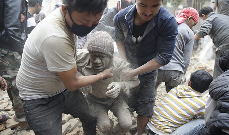 Εκατόμβη νεκρών στο Νεπάλ μετά τον σεισμό των 7,8 Ρίχτερ [BINTEO+ΝΕΕΣ ΦΩΤΟ]