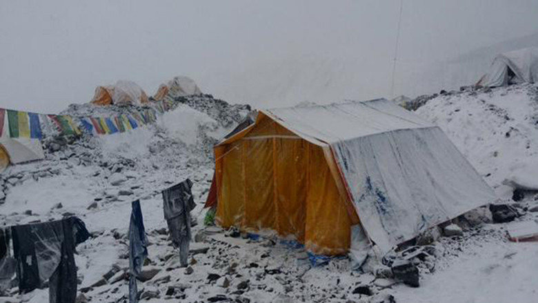 Νεπάλ: Χιονοστιβάδα στο Έβερεστ μετά τα 7,8 Ρίχτερ – 10 νεκροί