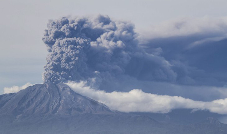Χιλή: Καπνός και τέφρα μετά τη νέα έκρηξη του ηφαιστείου Καλμπούκο [ΒΙΝΤΕΟ]