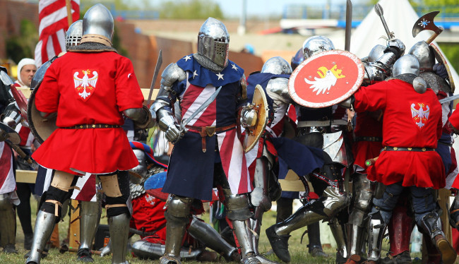 Παγκόσμιο Πρωτάθλημα Μεσαιωνικής Μάχης: Οι Ιππότες έβγαλαν σπαθιά… και όχι μόνο [Βίντεο]