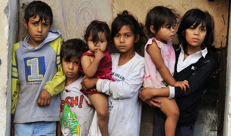 Σχέδιο μετεγκατάστασης των Ρομά προωθεί η κυβέρνηση