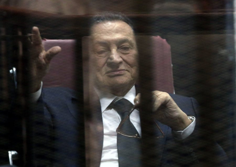 Στη φυλακή για υπεξαίρεση ο Μουμπάρακ και οι γιοι του