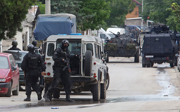 Πένθος στην ΠΓΔΜ για τους νεκρούς των συγκρούσεων αστυνομίας και ένοπλων Αλβανών