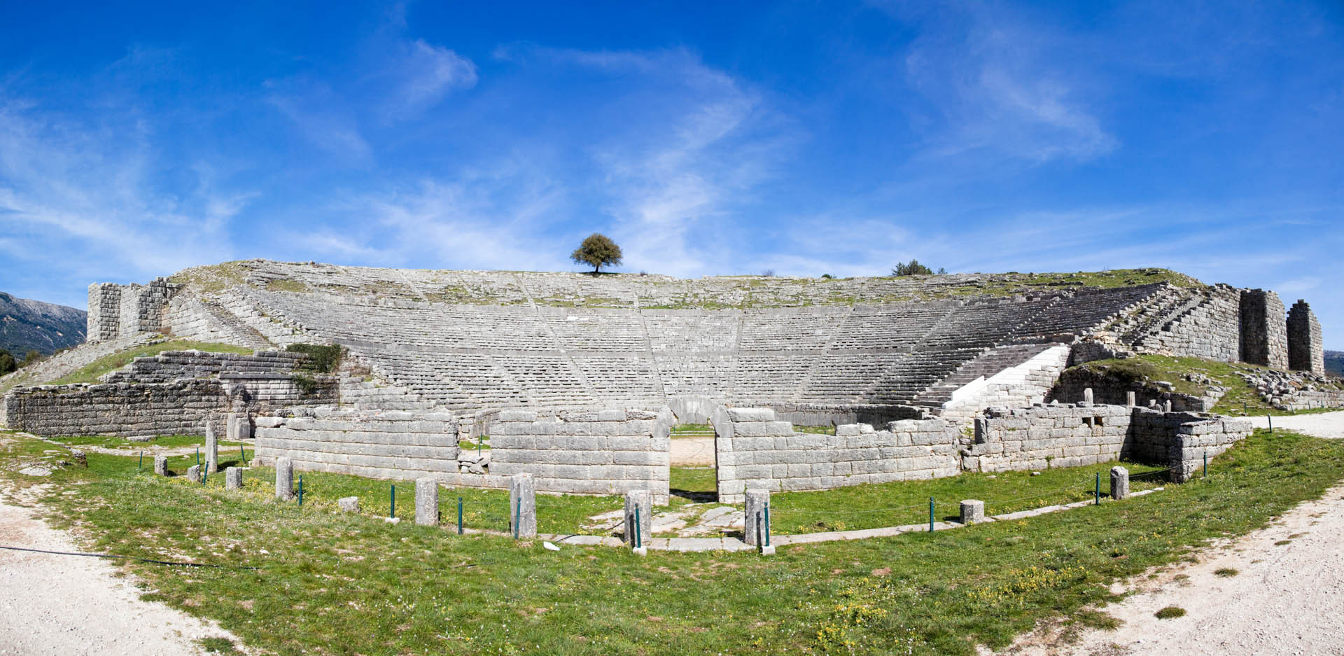 Αρχαίο θέατρο Δωδώνης: Συμβολική λειτουργία με μία παράσταση