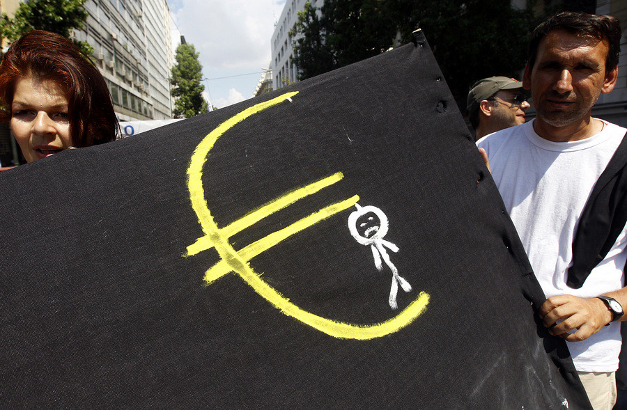 Πολίτες σε Αθήνα και Θεσσαλονίκη διαδηλώνουν για τη διαγραφή του χρέους