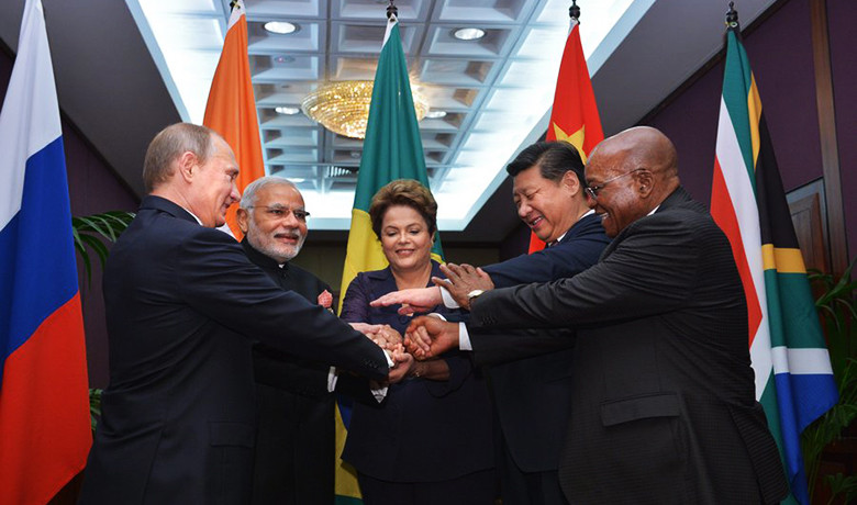 Ο Τσίπρας συζητά να γίνει ο έκτος της Τράπεζας των BRICS