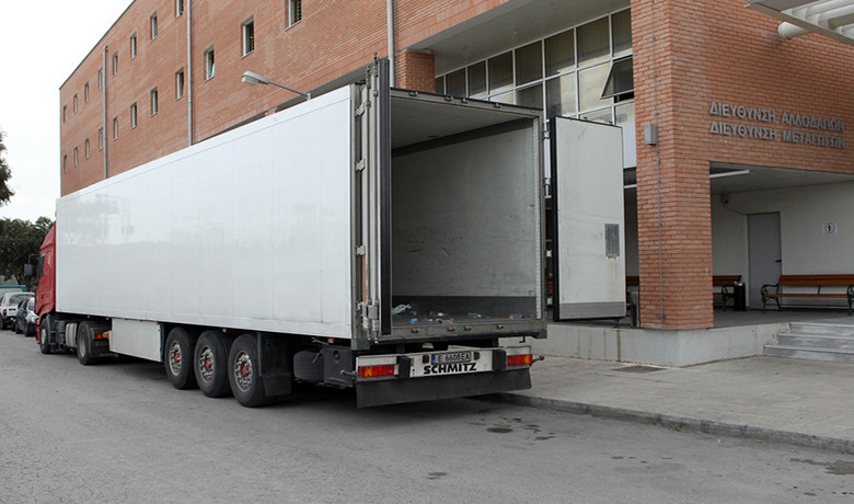 Θεσσαλονίκη: Είχαν στοιβάξει 27 μετανάστες μέσα σε φορτηγό-ψυγείο