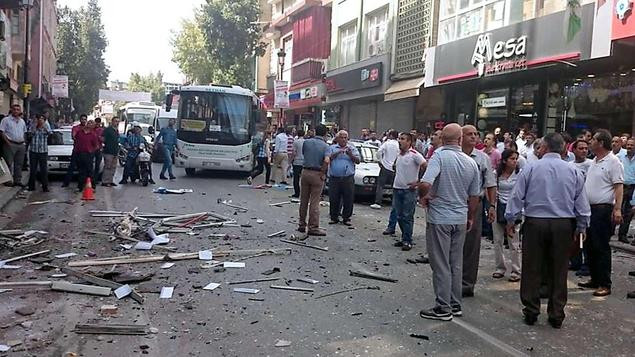 Προεκλογικές εκρήξεις σε γραφεία φιλοκουρδικού κόμματος στην Τουρκία
