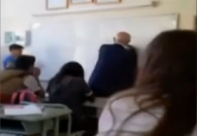 Τουρκία: Δάσκαλος σβήνει τον πίνακα με το κεφάλι μαθητή [ΒΙΝΤΕΟ]