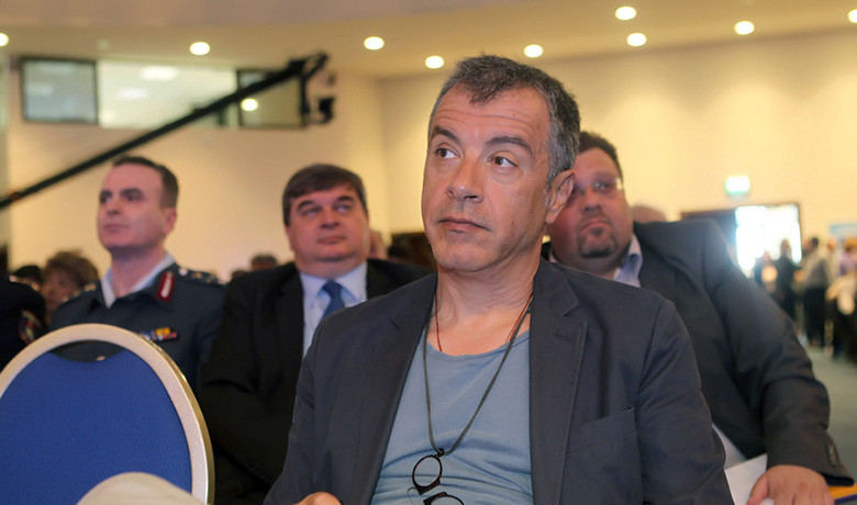 Θεοδωράκης: Να μην είναι δέσμιος του κόμματός του ο Τσίπρας