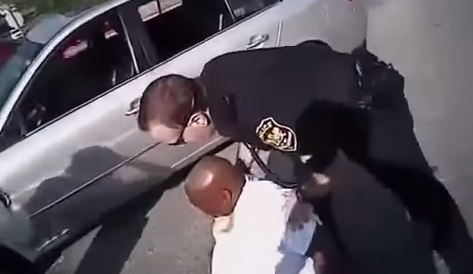 ΗΠΑ: Επίθεση αστυνομικών σε άτομο που είχε υποστεί εγκεφαλικό [Βίντεο]