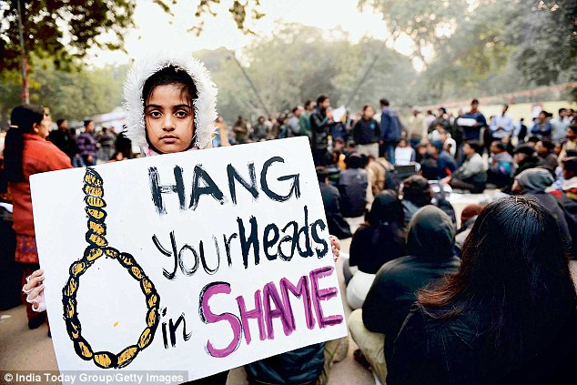 Ινδία: Γονείς βιάζουν ομοφυλόφιλα παιδιά για να τα «θεραπεύσουν»