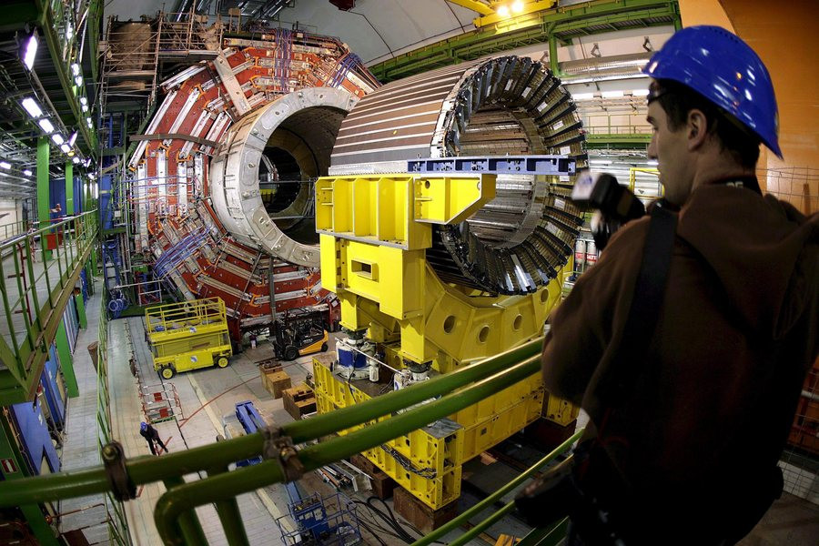 Ξεκινούν εκ νέου τα πειράματα στον Μεγάλο Επιταχυντή Αδρονίων του CERN