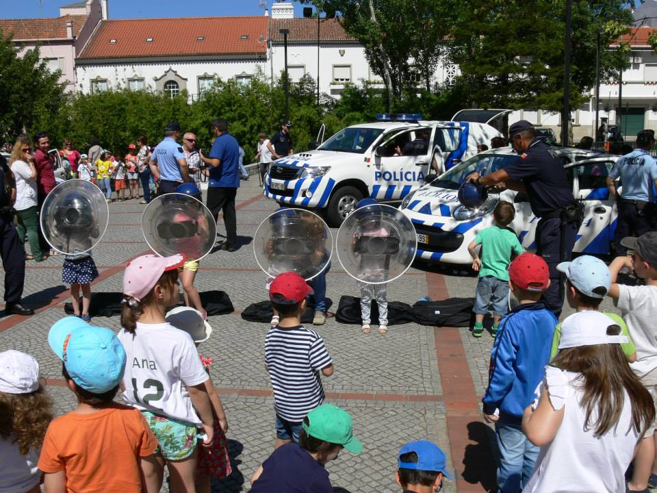 Η πορτογαλική αστυνομία μαθαίνει τα παιδιά πως να αντιμετωπίζουν τους «κακούς διαδηλωτές» [ΦΩΤΟΓΡΑΦΙΕΣ]