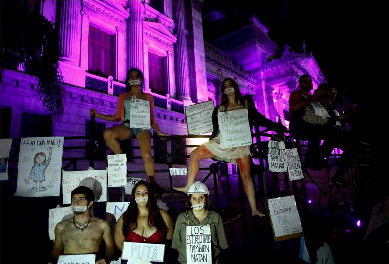 Μπουένος Άιρες: Χιλιάδες στους δρόμους εναντίον της βίας κατά των γυναικών [ΦΩΤΟΓΡΑΦΙΕΣ]