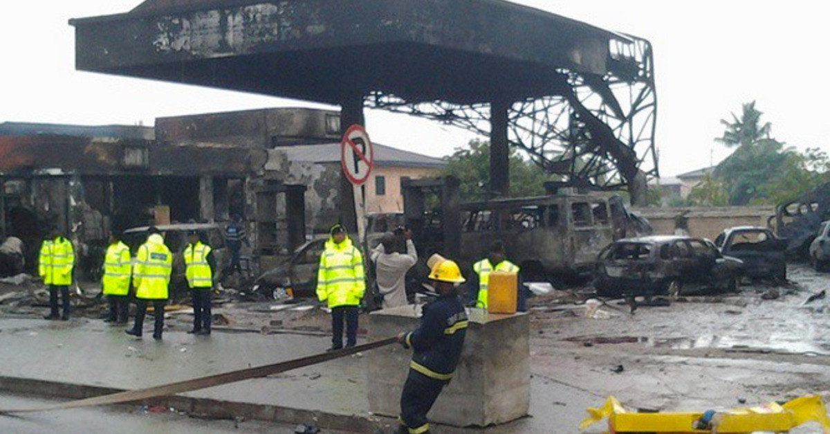Γκάνα: Δεκάδες νεκροί από έκρηξη σε πρατήριο φυσικού αερίου, πήγαν να προστατευτούν από την βροχή [ΦΩΤΟΓΡΑΦΙΕΣ]