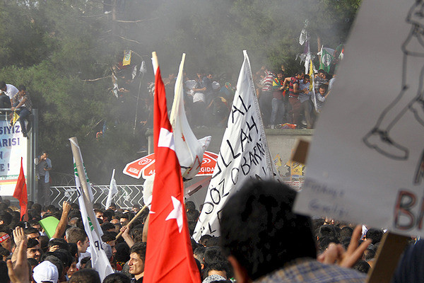 Προεκλογικές εκρήξεις με νεκρούς και τραυματίες στην Τουρκία