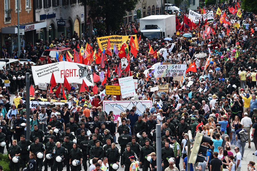 Μαζική διαδήλωση και συγκρούσεις στη Βαυαρία ενόψει της G7 [Βίντεο