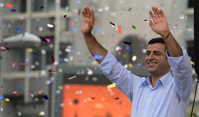 Τουρκία: Βροντερό «όχι» στον Ερντογάν από το φιλοκουρδικό κόμμα