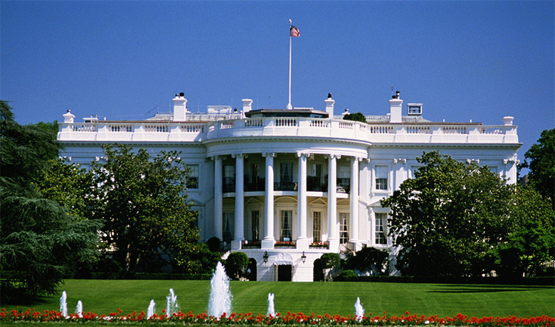 ΗΠΑ: Φαρσέρ αναστάτωσε τον Λευκό Οίκο