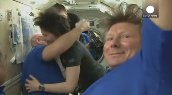 Στη Γη επιστρέφουν 3 αστροναύτες, μετά από 199 μέρες στο διάστημα