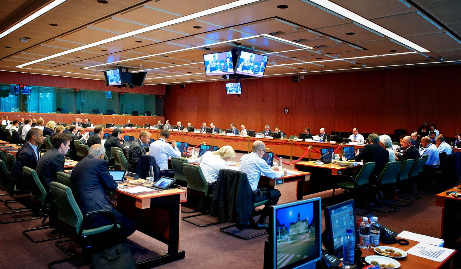 Το Μαξίμου διαψεύδει ότι συζητήθηκε «σχέδιο χρεοκοπίας» στο Euro Working Group
