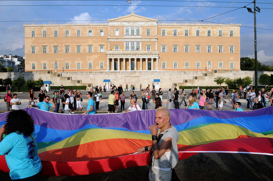 Η Αθήνα γιορτάζει υπερήφανα τα δικαιώματα της LGBT κοινότητας