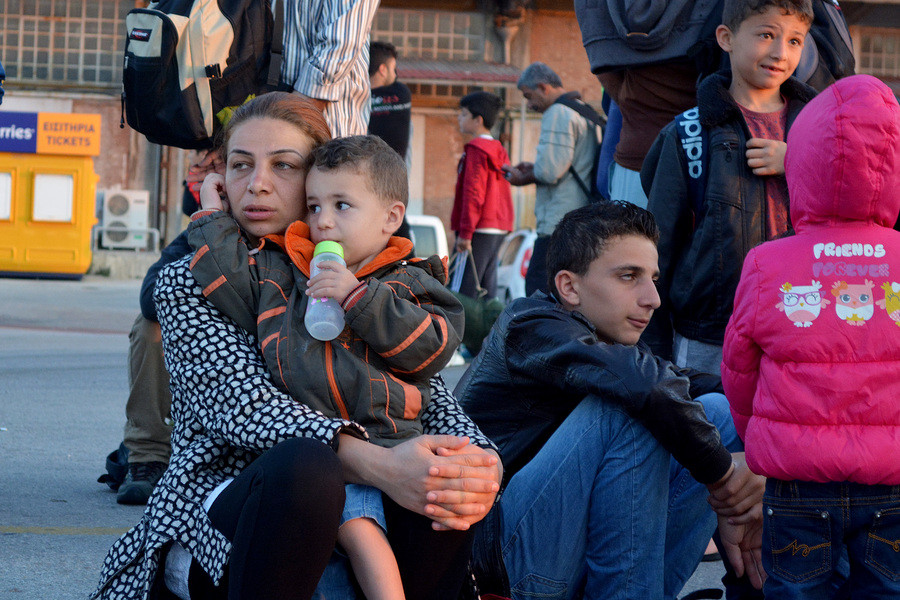 Από την από τη Μυτιλήνη στον Πειραιά μεταφέρθηκαν 2.000 μετανάστες [ΦΩΤΟΓΡΑΦΙΕΣ