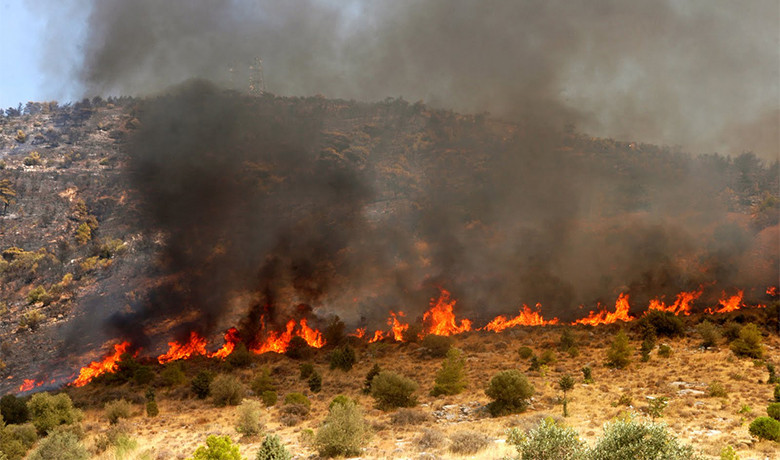 Σε ύφεση η πυρκαγιά στην Ουρανούπολη Χαλκιδικής
