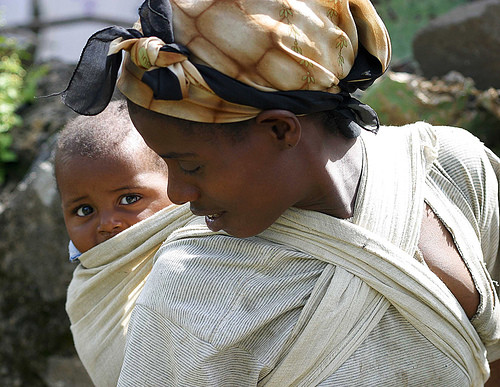 Γυναίκες στην Αιθιοπία «ελευθερώνουν» τα μωρά τους από τον ιό του HIV