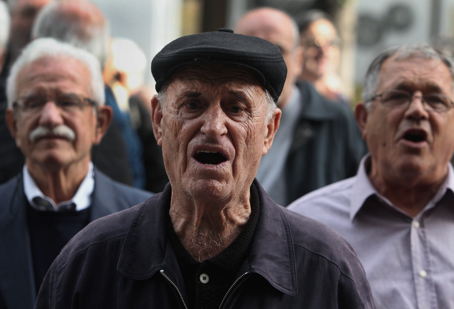 Spiegel: Ψευδής η εικόνα του «Έλληνα συνταξιούχου πολυτελείας»
