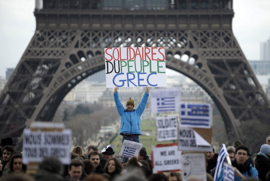 Δεν θέλουν Grexit οι Γάλλοι πολίτες – Βουλευτές ζητούν πρωτοβουλίες για λύση από τον Ολάντ